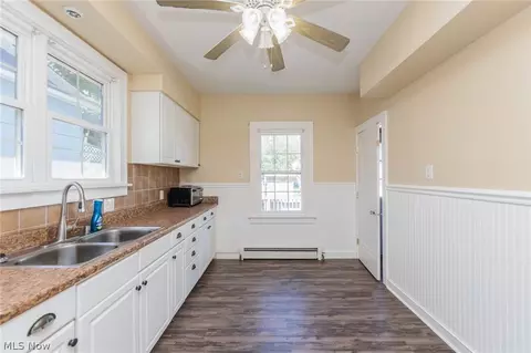 Entry Way - 1521 Campbell St, Sandusky, OH 44870 photo 3 of 10
