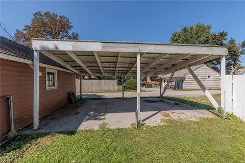 Exterior - 1521 Campbell St, Sandusky, OH 44870 photo 6 of 7
