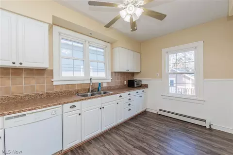 Kitchen - 1521 Campbell St, Sandusky, OH 44870 photo 2 of 3