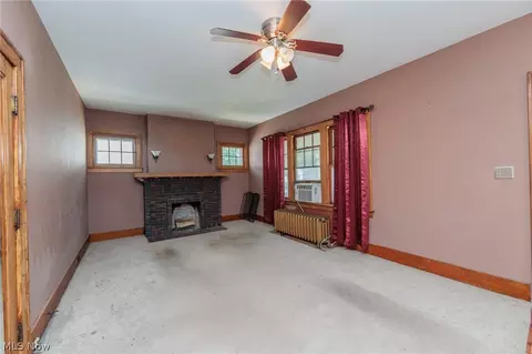 Living - 1521 Campbell St, Sandusky, OH 44870 photo 5 of 9