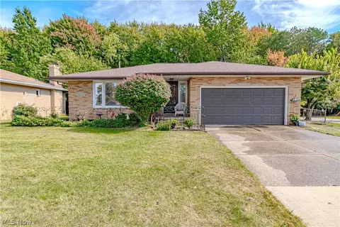 6541 Fairweather Dr, Middleburg Heights, OH 44130