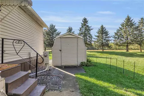 Exterior - 131 Hickory Cir, Elyria, OH 44035 photo 3 of 6