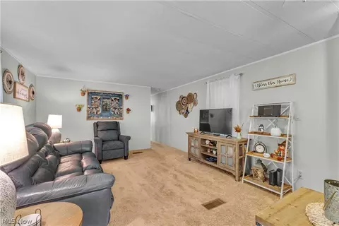 Living - 131 Hickory Cir, Elyria, OH 44035 photo 1 of 2