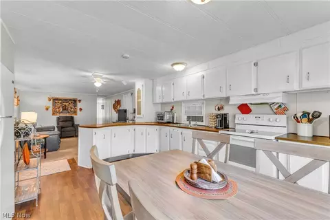 Kitchen - 131 Hickory Cir, Elyria, OH 44035 photo 2 of 4