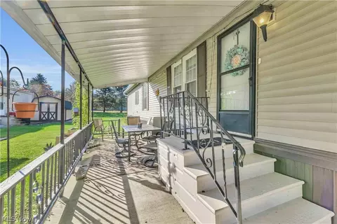 Exterior - 131 Hickory Cir, Elyria, OH 44035 photo 1 of 6