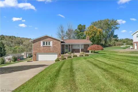 240 Manor Dr, Wellsburg, WV 26070