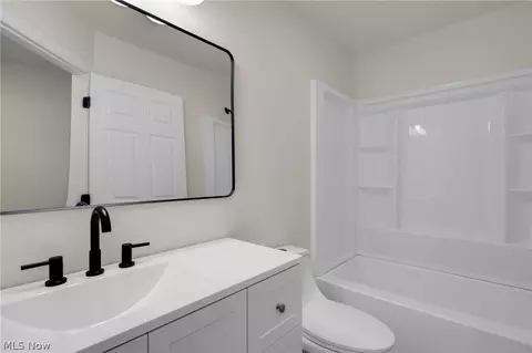 Bath - 623 Bridgeview Ave, Chester, WV 26034 photo 4 of 4