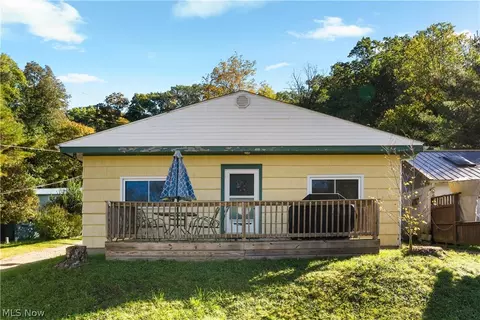 2056 Liberty Dr SW, Carrollton, OH 44615