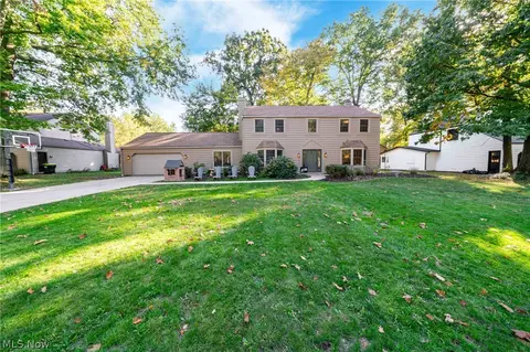 32547 Schooner Ct, Avon Lake, OH 44012