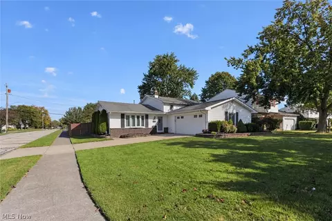 11884 Stormes Dr, Parma, OH 44130