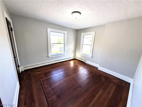 Bedroom - 29 11th St NE, Massillon, OH 44646 photo 3 of 4