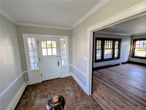 Entry Way - 29 11th St NE, Massillon, OH 44646 photo 2 of 6