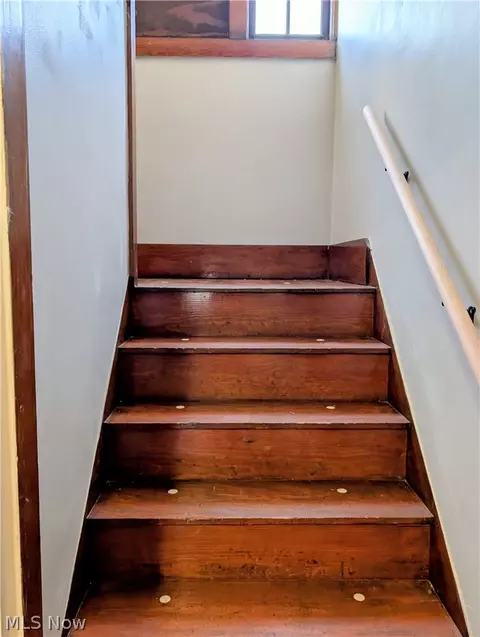Entry Way - 29 11th St NE, Massillon, OH 44646 photo 6 of 6