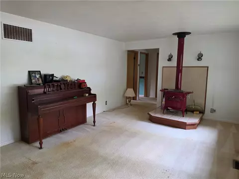 Living - 10057 Thwing Rd, Chardon, OH 44024 photo 4 of 5