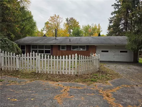 Exterior - 10057 Thwing Rd, Chardon, OH 44024 photo 2 of 19