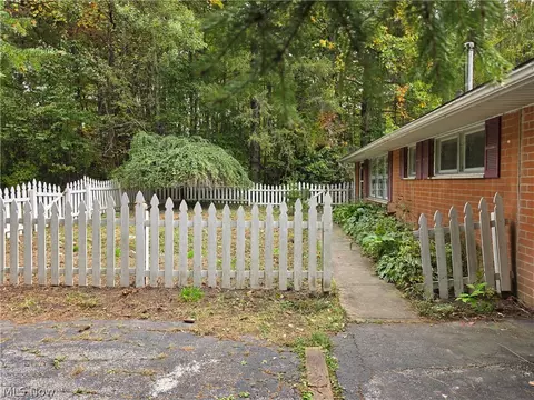 Exterior - 10057 Thwing Rd, Chardon, OH 44024 photo 3 of 19