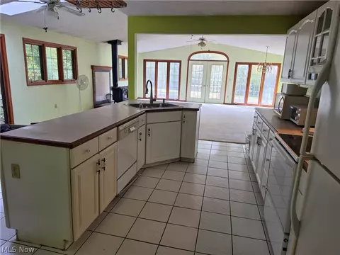 Kitchen - 10057 Thwing Rd, Chardon, OH 44024 photo 2 of 10