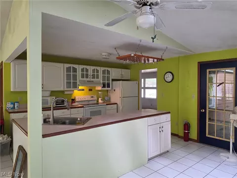 Kitchen - 10057 Thwing Rd, Chardon, OH 44024 photo 10 of 10
