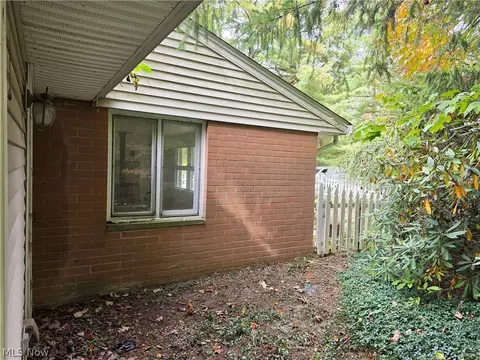 Exterior - 10057 Thwing Rd, Chardon, OH 44024 photo 6 of 19