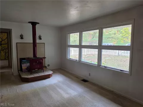 Living - 10057 Thwing Rd, Chardon, OH 44024 photo 3 of 5