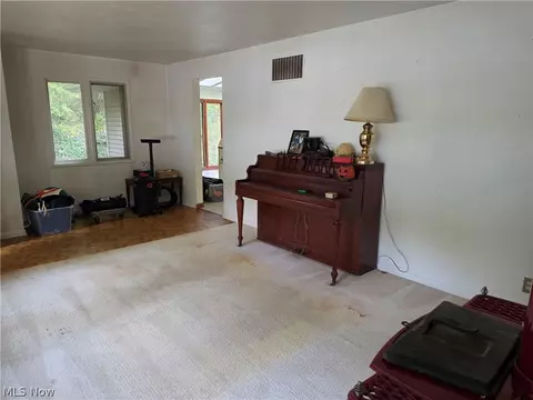Living - 10057 Thwing Rd, Chardon, OH 44024 photo 5 of 5
