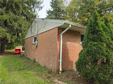 Exterior - 10057 Thwing Rd, Chardon, OH 44024 photo 5 of 19