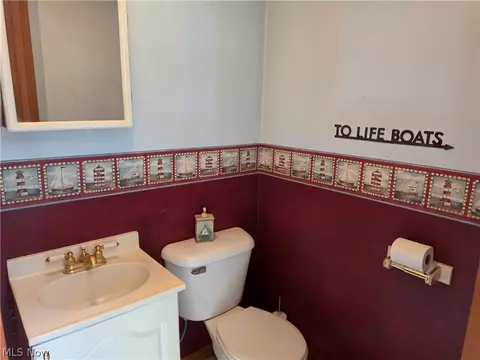 Bath - 10057 Thwing Rd, Chardon, OH 44024 photo 1 of 2