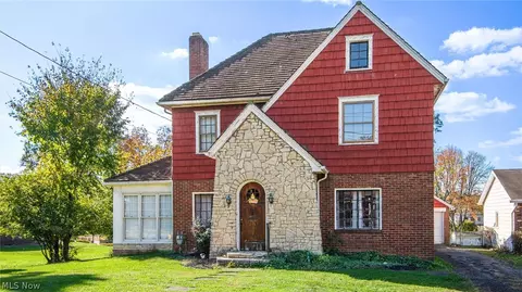 2605 Dresden Rd, Zanesville, OH 43701