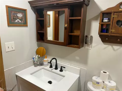Bath - 322 Washington St, Barnesville, OH 43713 photo 5 of 5