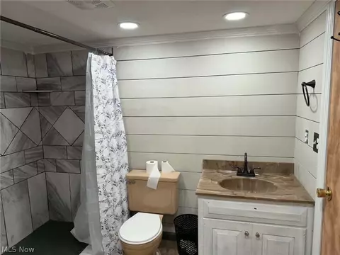 Bath - 322 Washington St, Barnesville, OH 43713 photo 1 of 5