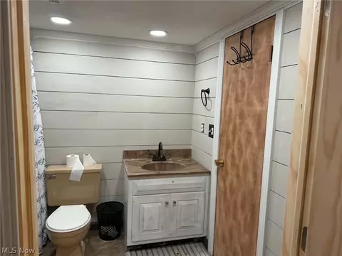 Bath - 322 Washington St, Barnesville, OH 43713 photo 2 of 5
