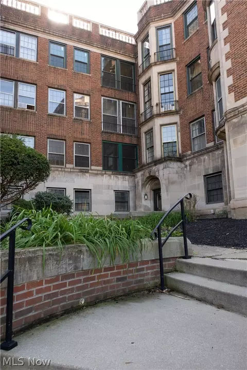 11426 Cedar Glen Pkwy #D6, Cleveland, OH 44106