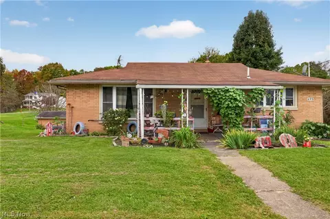 695 N Market St, East Palestine, OH 44413