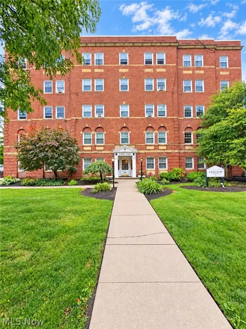 15820 Van Aken Blvd #504, Shaker Heights, OH 44120
