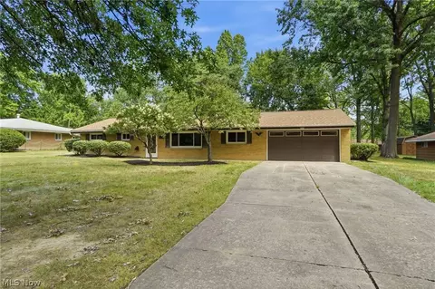 1523 Bradford Dr, Macedonia, OH 44056