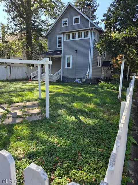 Exterior - 995 N Howard St, Akron, OH 44310 photo 1 of 3