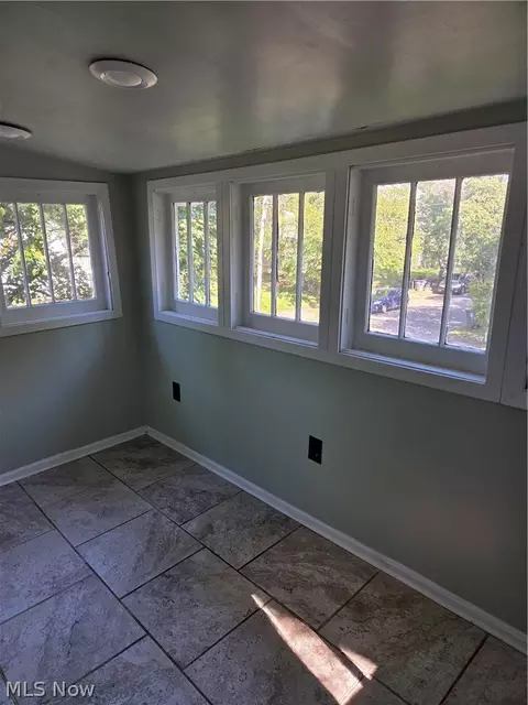 Entry Way - 995 N Howard St, Akron, OH 44310 photo 1 of 3