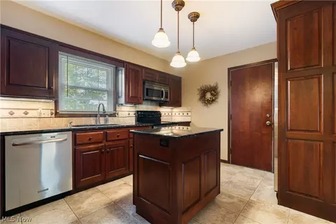 Kitchen - 135 E Case Dr, Hudson, OH 44236 photo 2 of 3