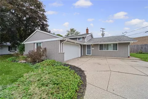 25090 Arlington Ln, North Olmsted, OH 44070