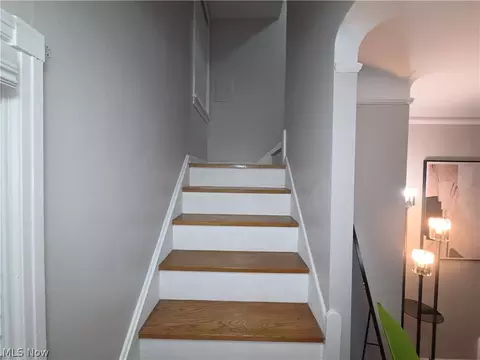 Entry Way - 464 E 250th St, Euclid, OH 44132 photo 4 of 6