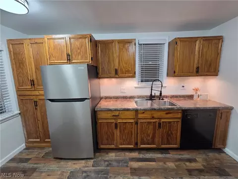 Kitchen - 464 E 250th St, Euclid, OH 44132 photo 2 of 2