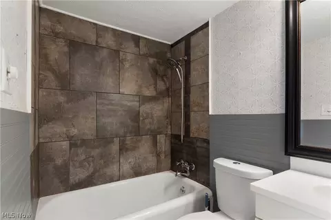 Bath - 176 Clifton Dr, Boardman, OH 44512 photo 2 of 2
