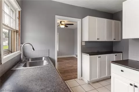 Entry Way - 176 Clifton Dr, Boardman, OH 44512 photo 1 of 2