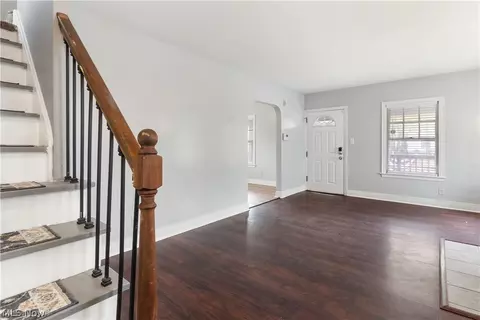 Living - 176 Clifton Dr, Boardman, OH 44512 photo 2 of 4