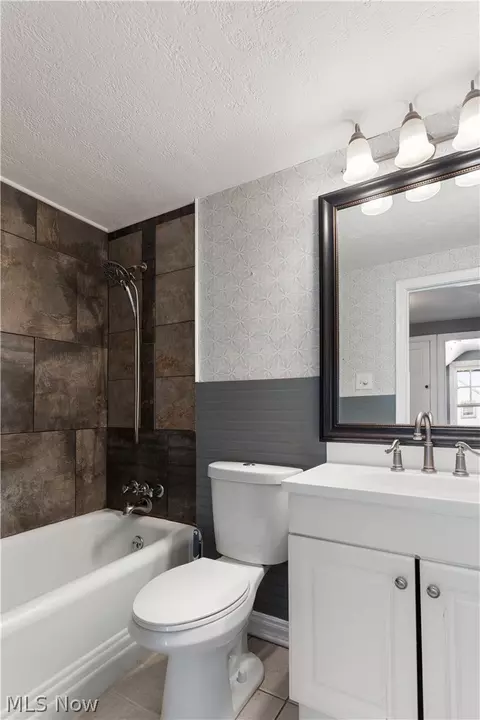 Bath - 176 Clifton Dr, Boardman, OH 44512 photo 1 of 2