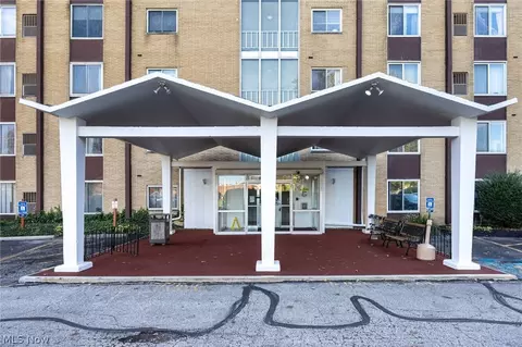25735 Lorain Rd #426, North Olmsted, OH 44070