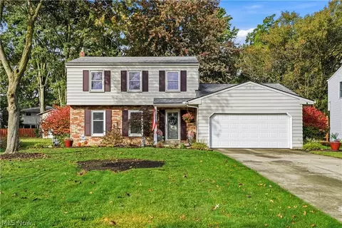 6124 Sherwood Dr, North Olmsted, OH 44070