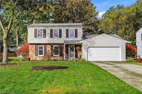 6124 Sherwood Dr, North Olmsted, OH 44070