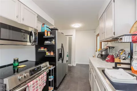 Kitchen - 2449 E 38th St, Lorain, OH 44055 photo 3 of 8