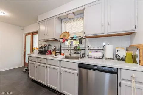 Kitchen - 2449 E 38th St, Lorain, OH 44055 photo 4 of 8